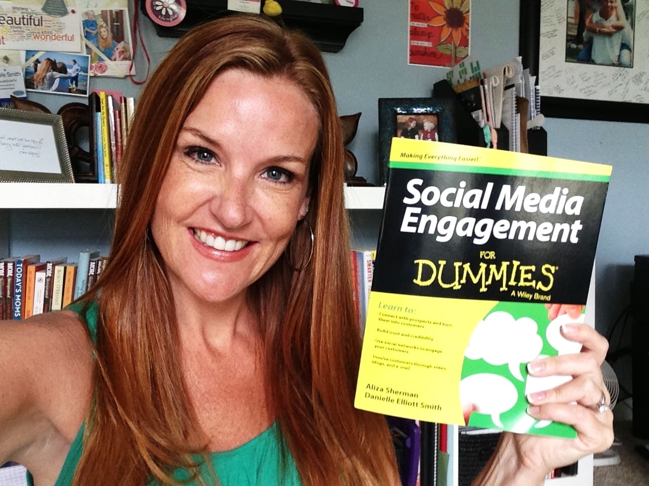 Social Media Engagement for Dummies - Danielle Elliott Smith