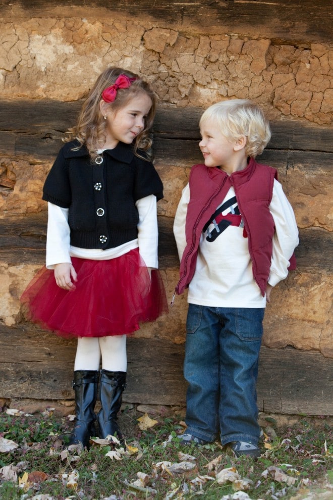 What to Wear in Family Photos - ExtraordinaryMommy.com