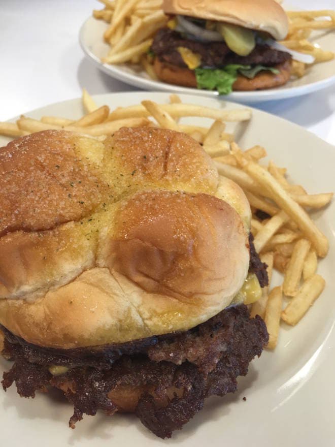 New 24 Meal Under $4 Menu: Steak n' Shake Garlic Burger