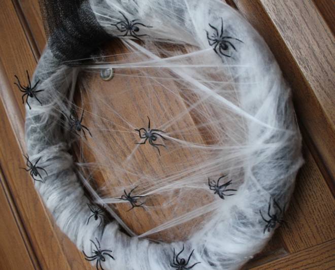 7 Tips to Create Halloween Decor to Die For - Halloween Spider Wreath - MomEndeavors