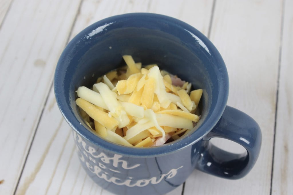 Easy Breakfast Recipe: Omelet in a Mug