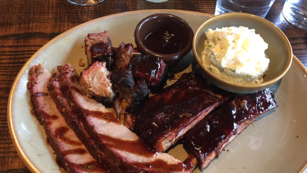 #RealTravel Tips: Family Style - Kansas City Q39 BBQ