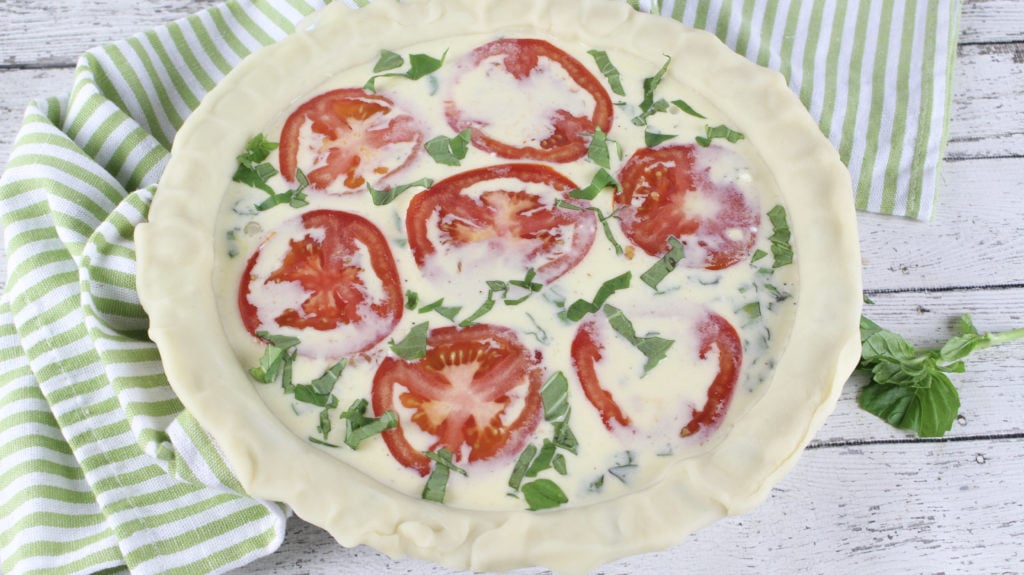 Simple and Delicious Caprese Quiche // PrettyExtraordinary.com