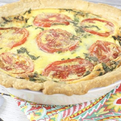 Simple and Delicious Caprese Quiche // PrettyExtraordinary.com