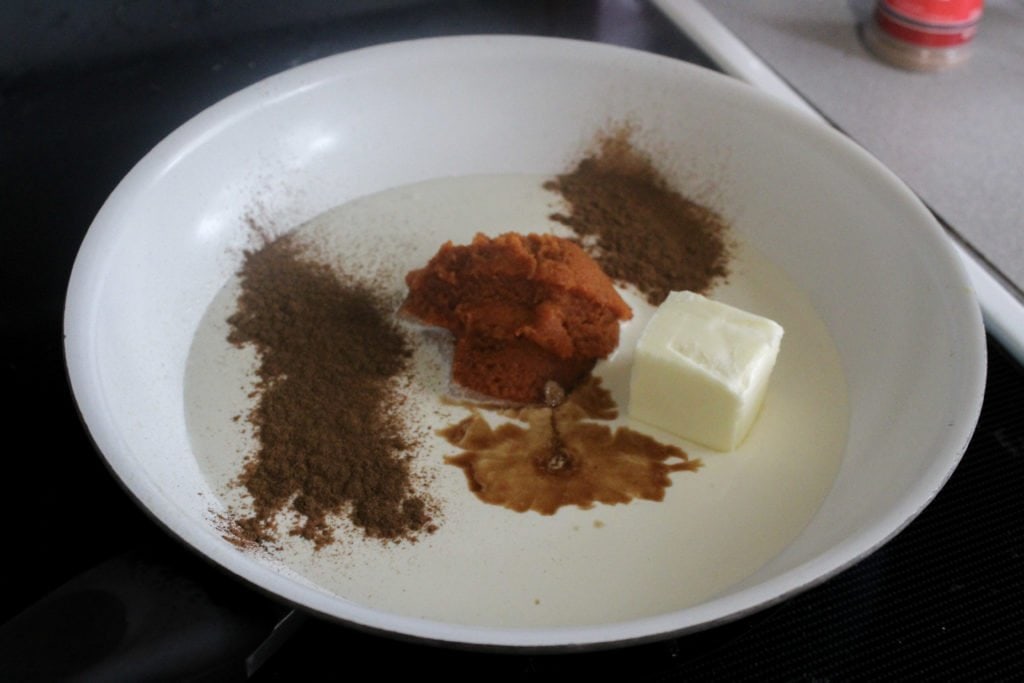 Keto Pumpkin Spice Latte: Easy Recipe - so good. You can do it. // PrettyExtraordinary.com