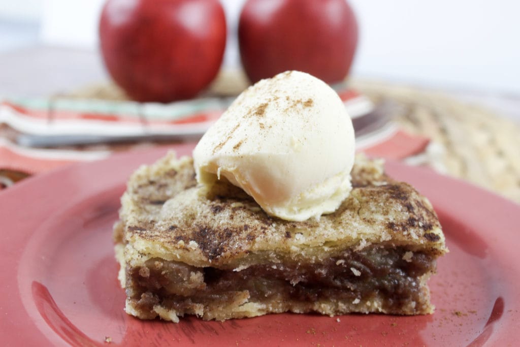 The Sweetest Dessert: Caramel Apple Bars - DELICIOUS! // PrettyExtraordinary.com