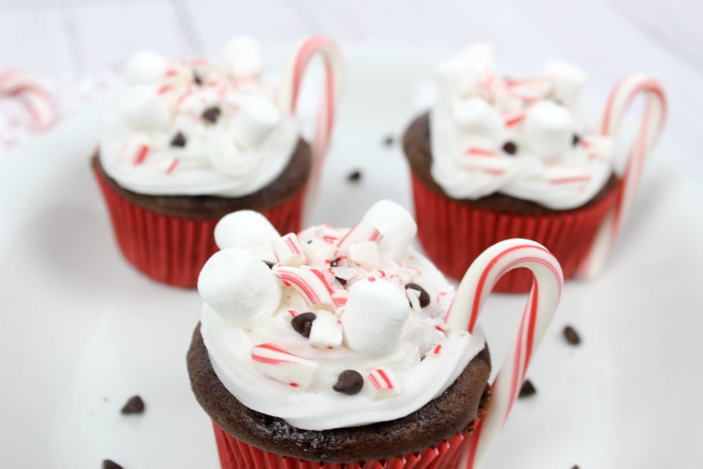 Hot Chocolate Holiday Cupcakes // PrettyExtraordinary.com