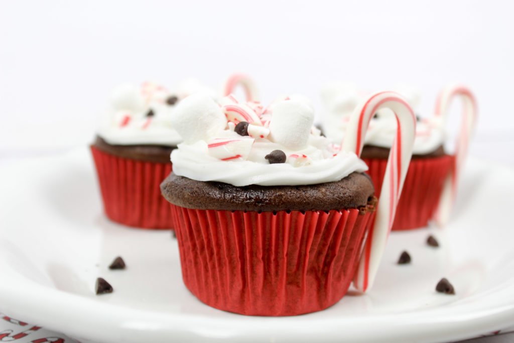 Hot Chocolate Holiday Cupcakes // PrettyExtraordinary.com