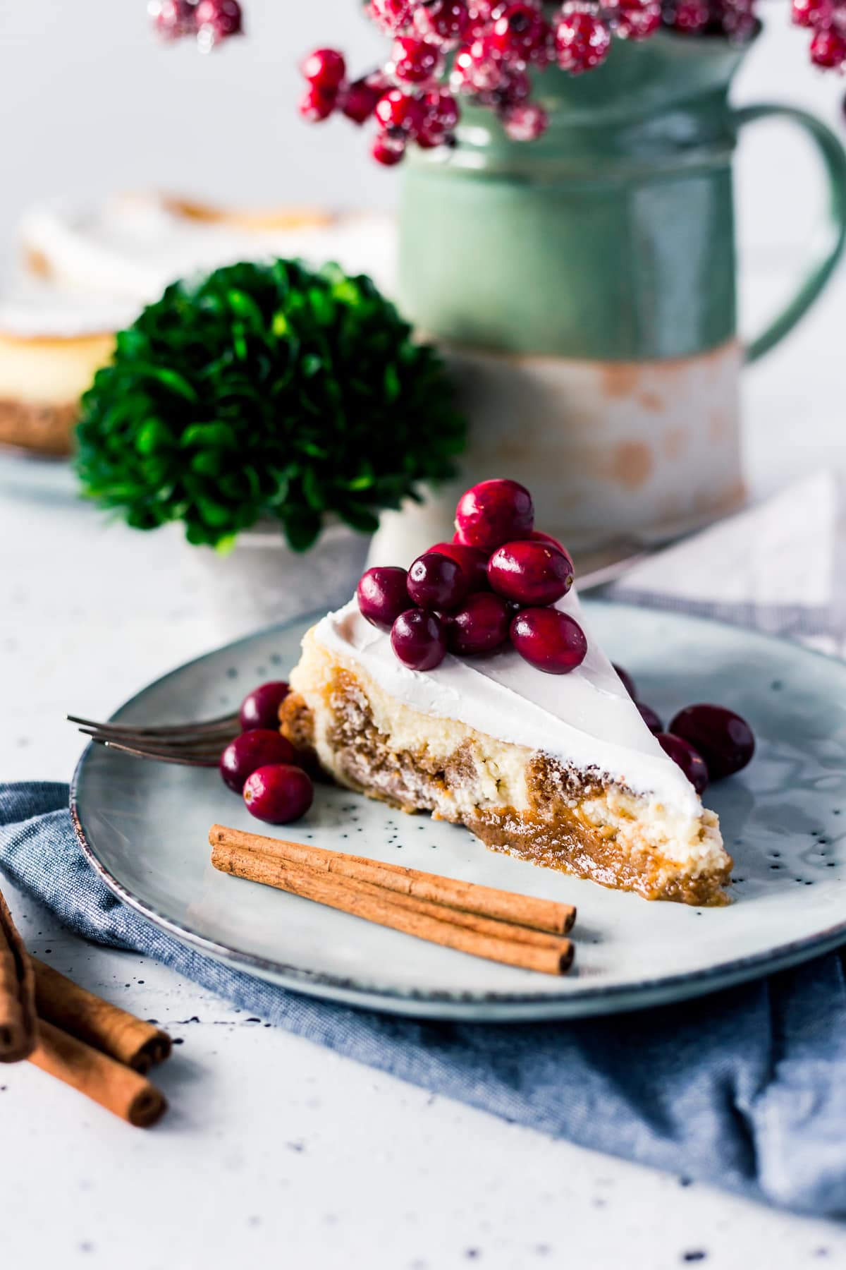 Amazing Dessert: Pumpkin Pie Cheesecake (I promise you can make it!) // PrettyExtraordinary.com