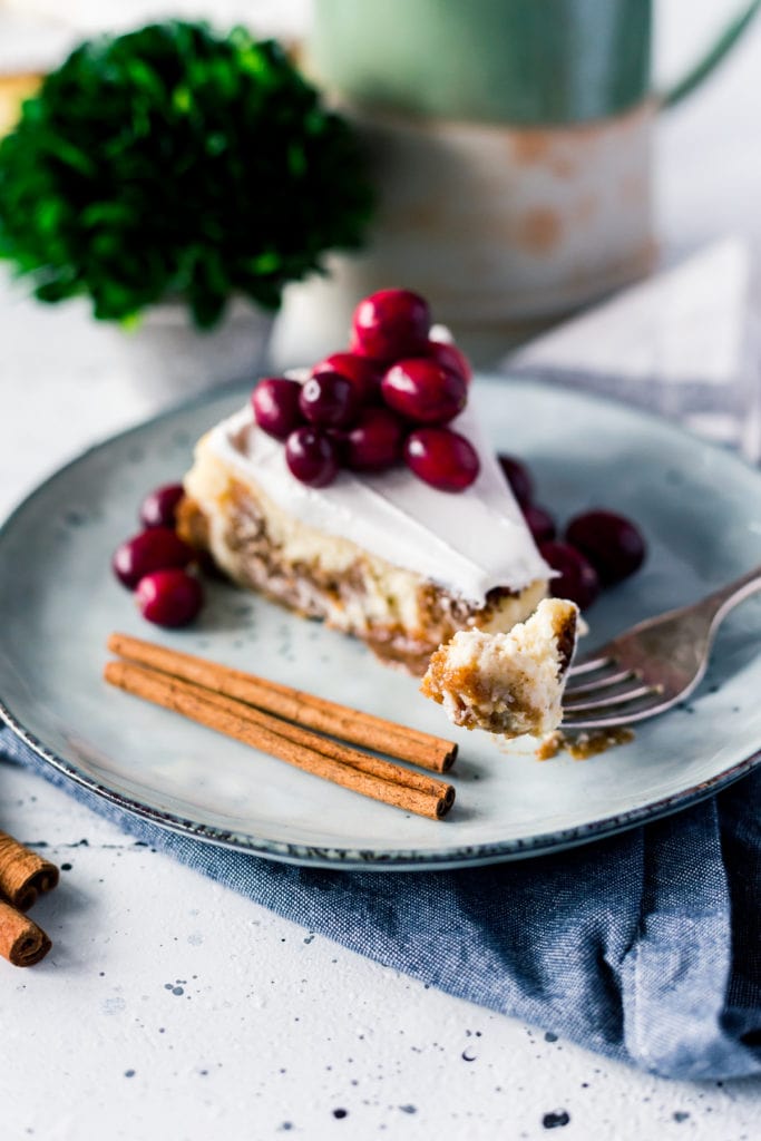 Amazing Dessert: Pumpkin Pie Cheesecake (I promise you can make it!) // PrettyExtraordinary.com