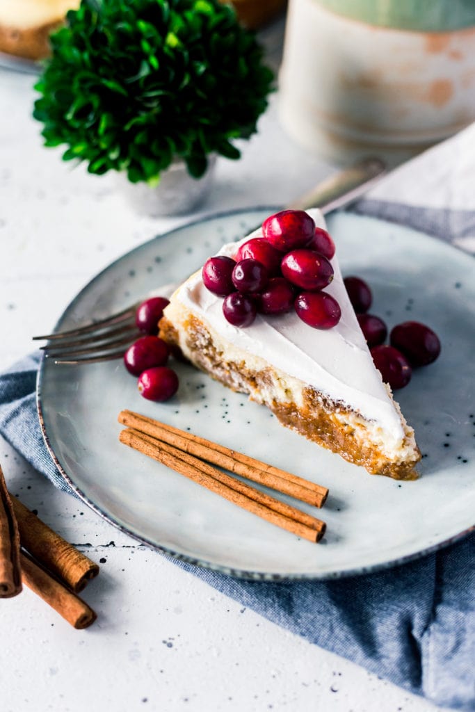 Amazing Dessert: Pumpkin Pie Cheesecake (I promise you can make it!) // PrettyExtraordinary.com