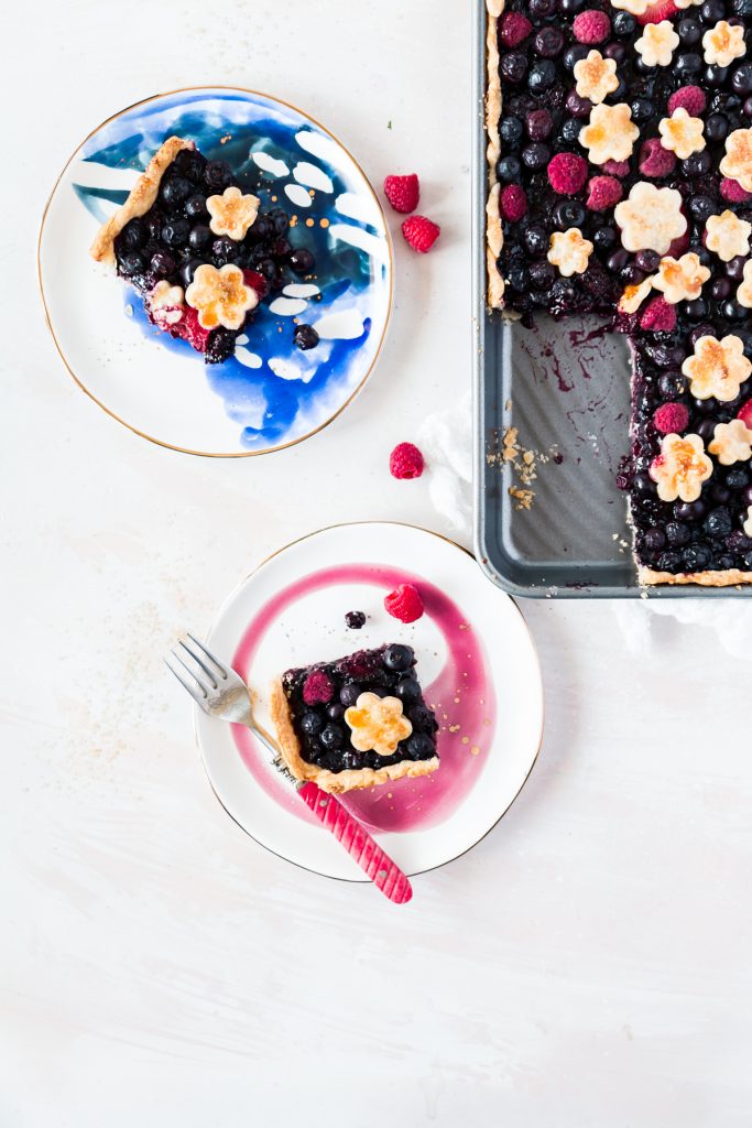 Perfect Recipe for Entertaining: Mixed Berry Slab Pie - Feeds 16 #recipe #partyrecipe #Entertaining #Springrecipe